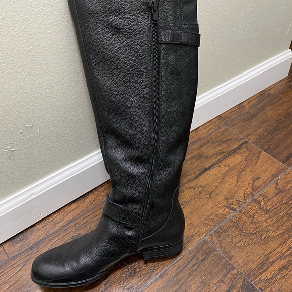 Boots - Picture 4 of 8